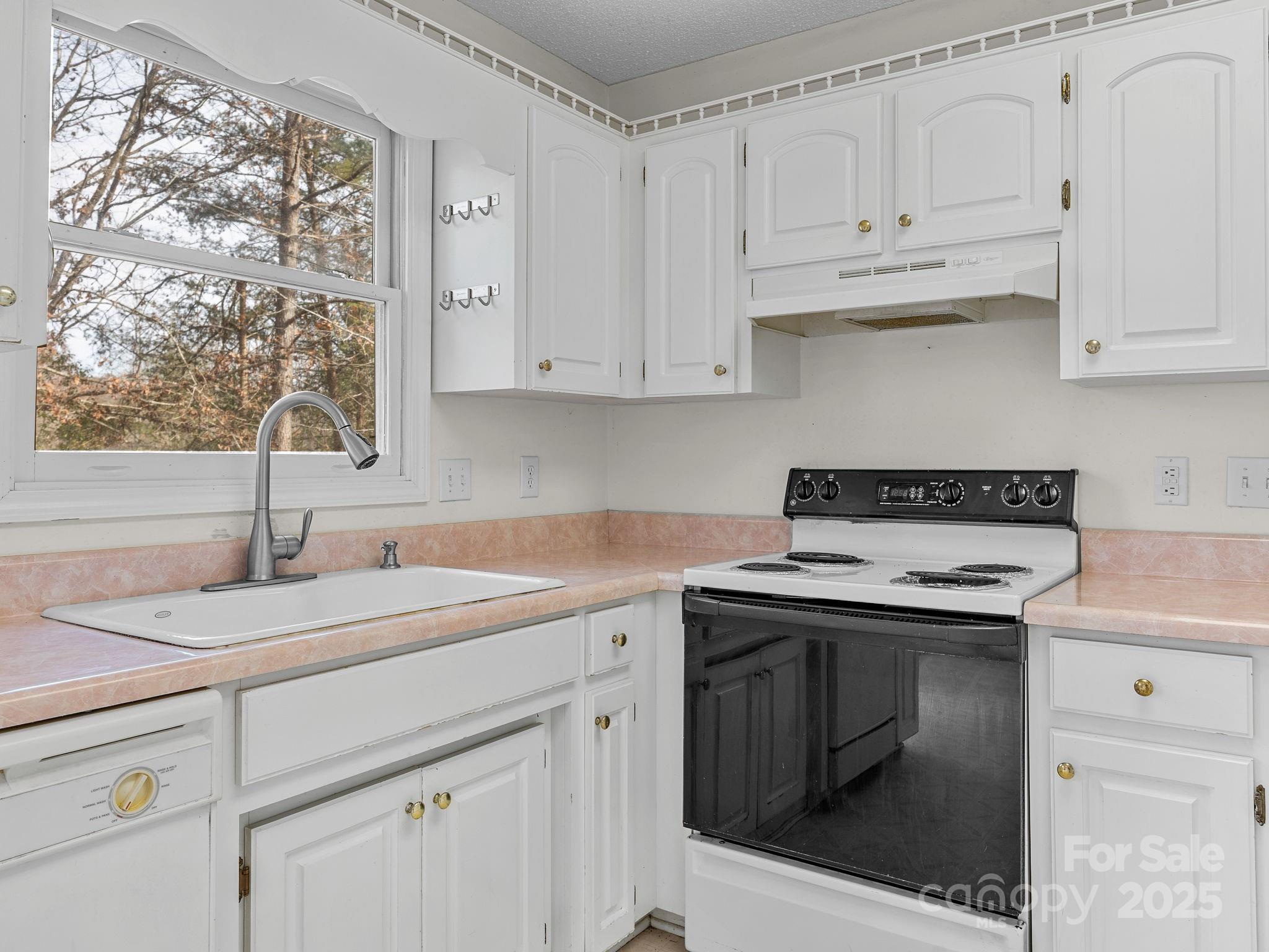 383 Woody Circle — Tryon