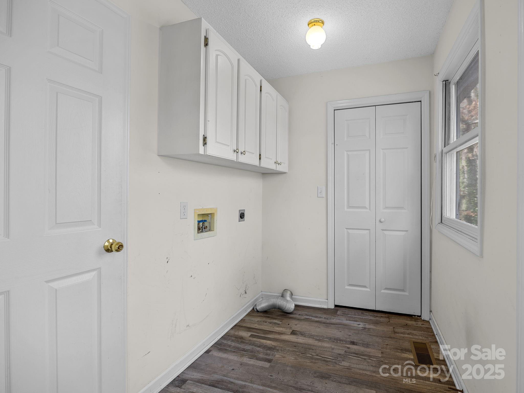 383 Woody Circle — Tryon