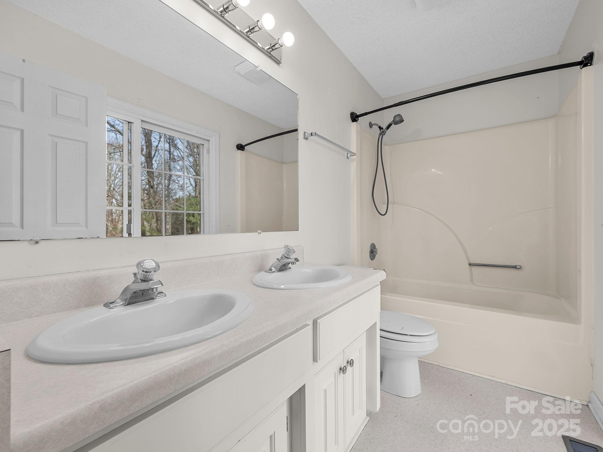 383 Woody Circle — Tryon