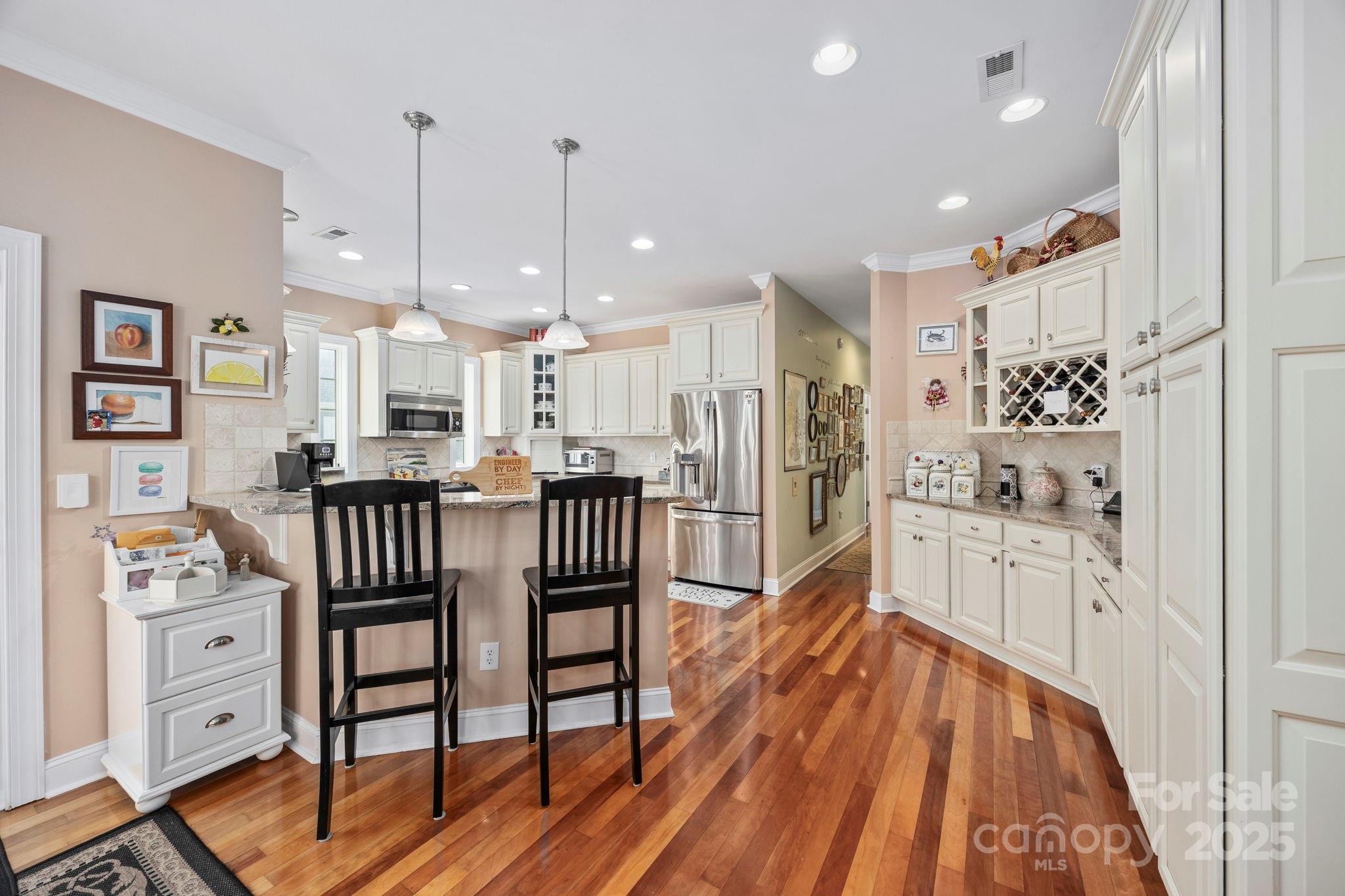 420 Cypress Ridge Drive SE — Bolivia