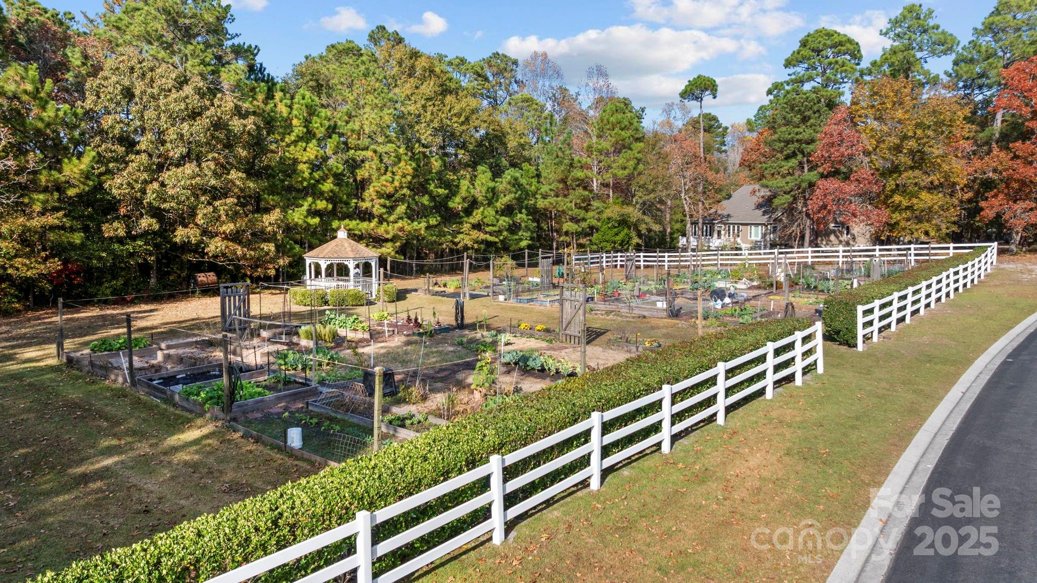 420 Cypress Ridge Drive SE — Bolivia