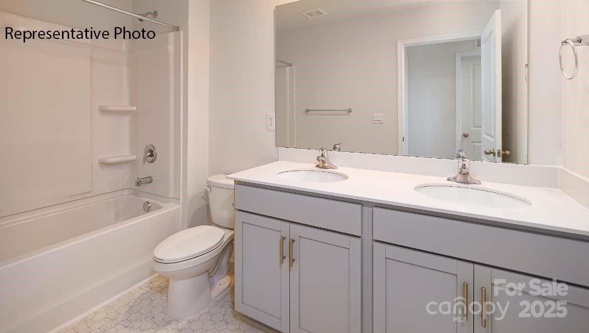 2054 10th Street SE — Hickory