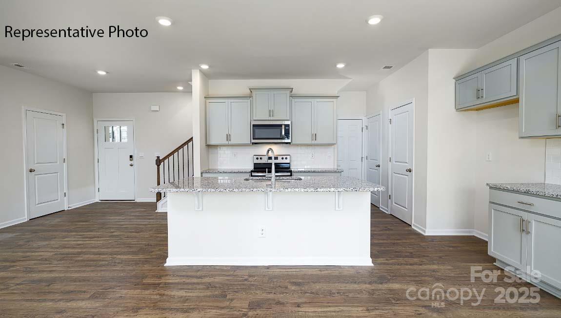 2054 10th Street SE — Hickory