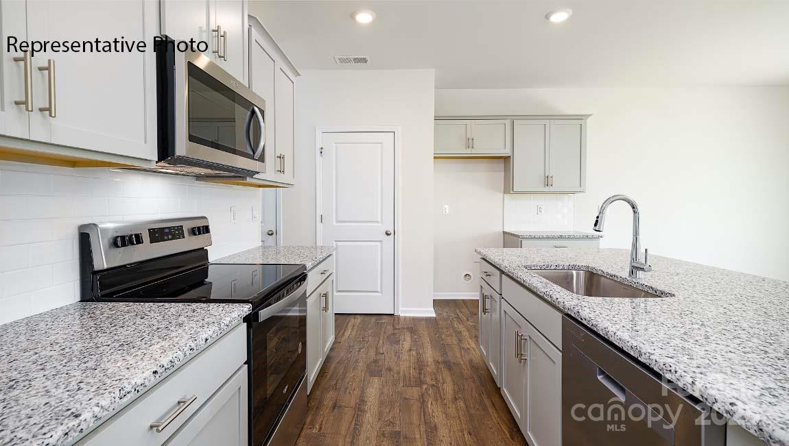 2054 10th Street SE — Hickory