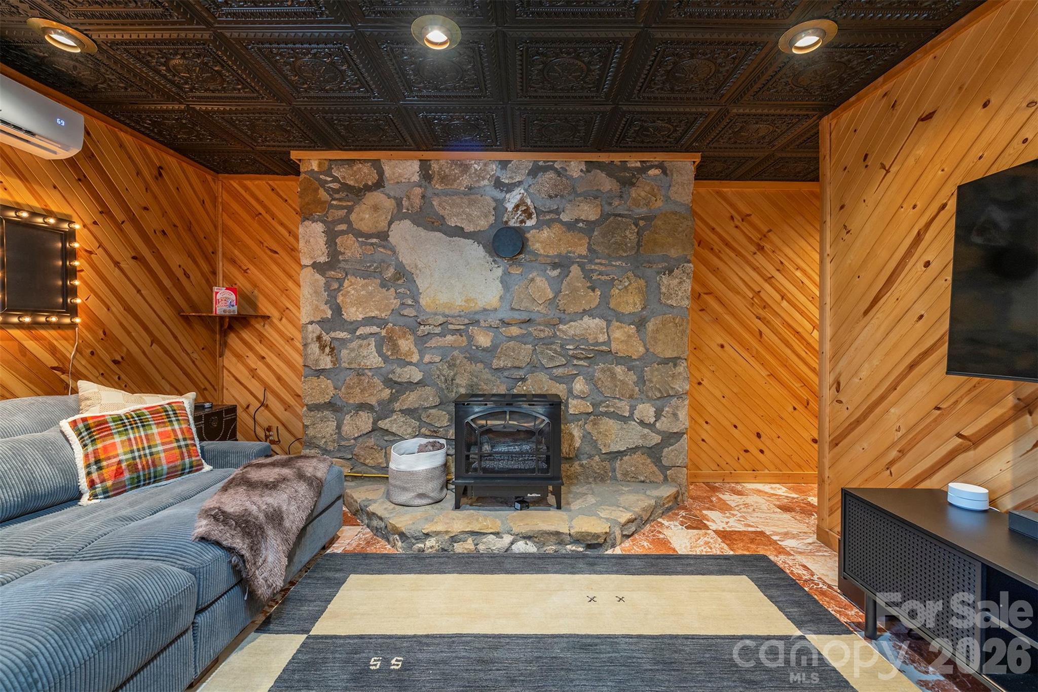 2338 El Miner Drive — Mars Hill