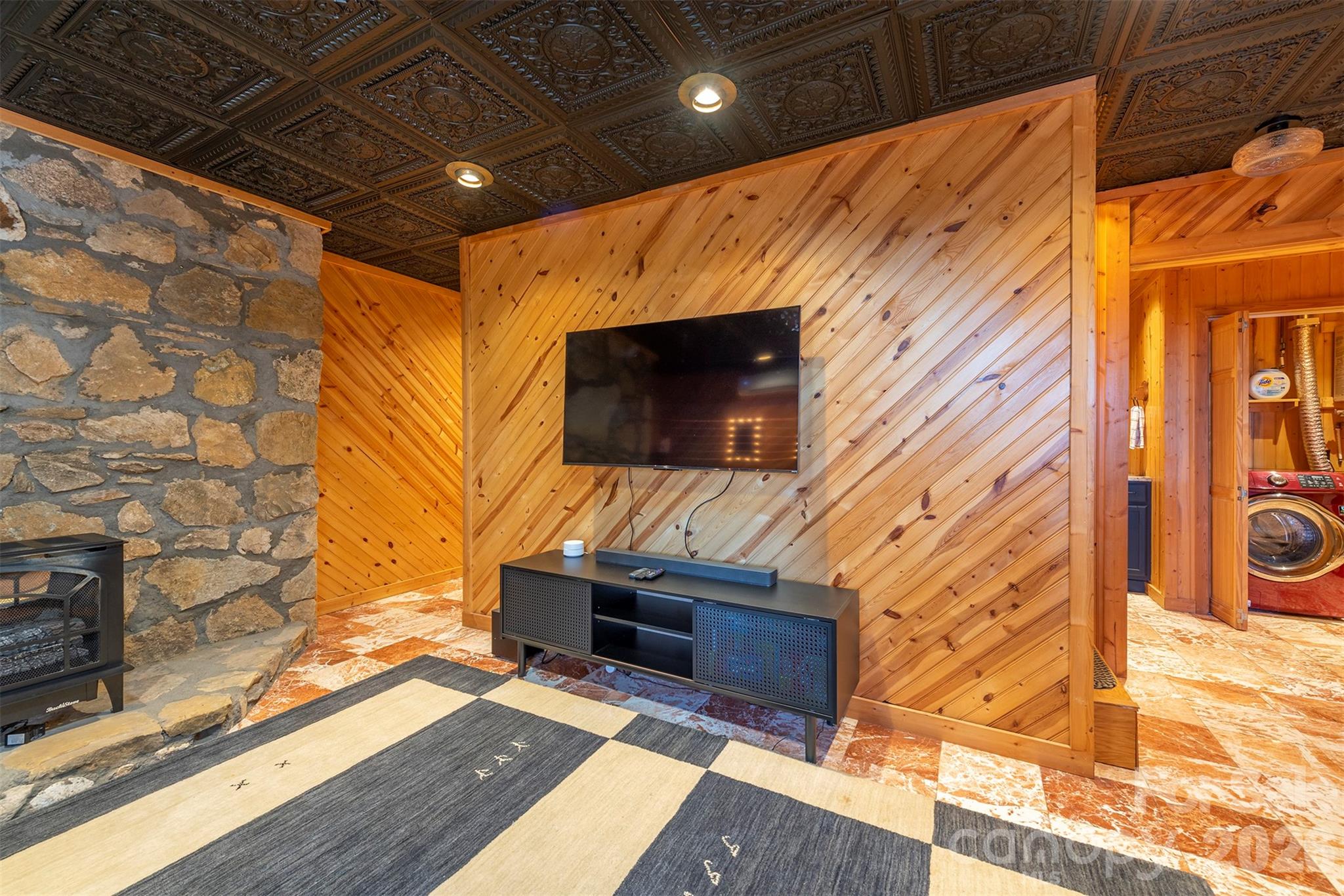 2338 El Miner Drive — Mars Hill