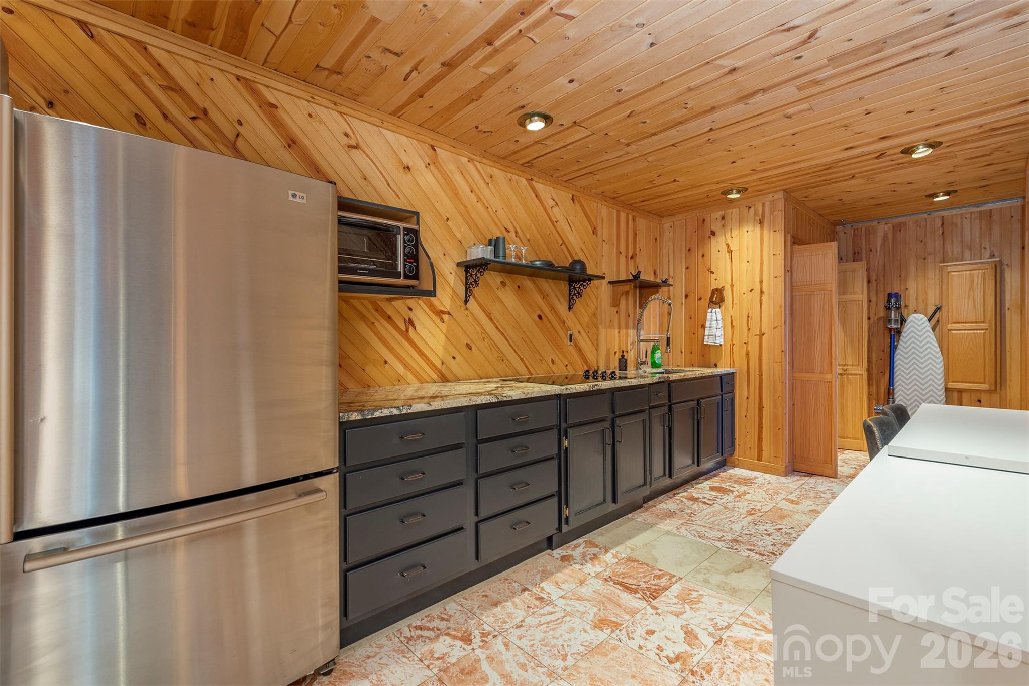 2338 El Miner Drive — Mars Hill