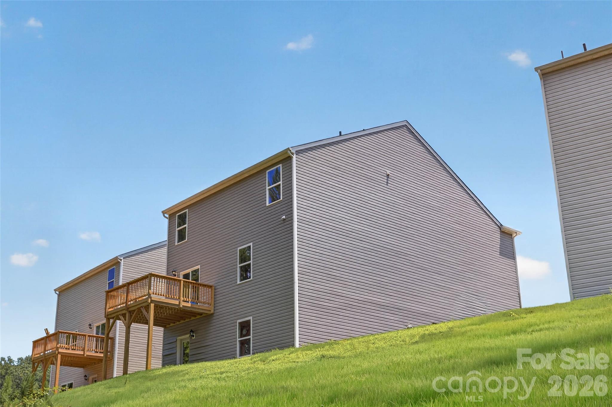 2058 10th Street SE — Hickory