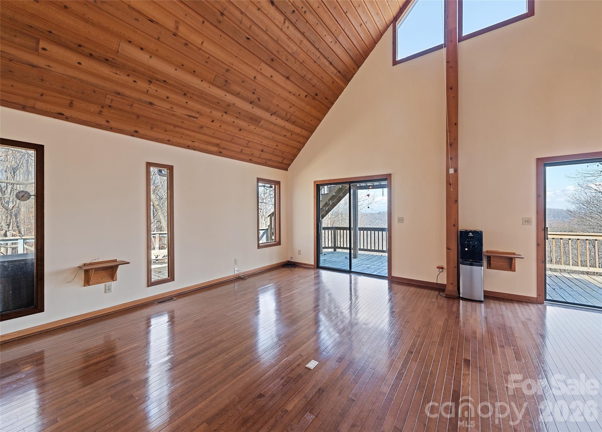 1350 Davis Mountain Road — Hendersonville