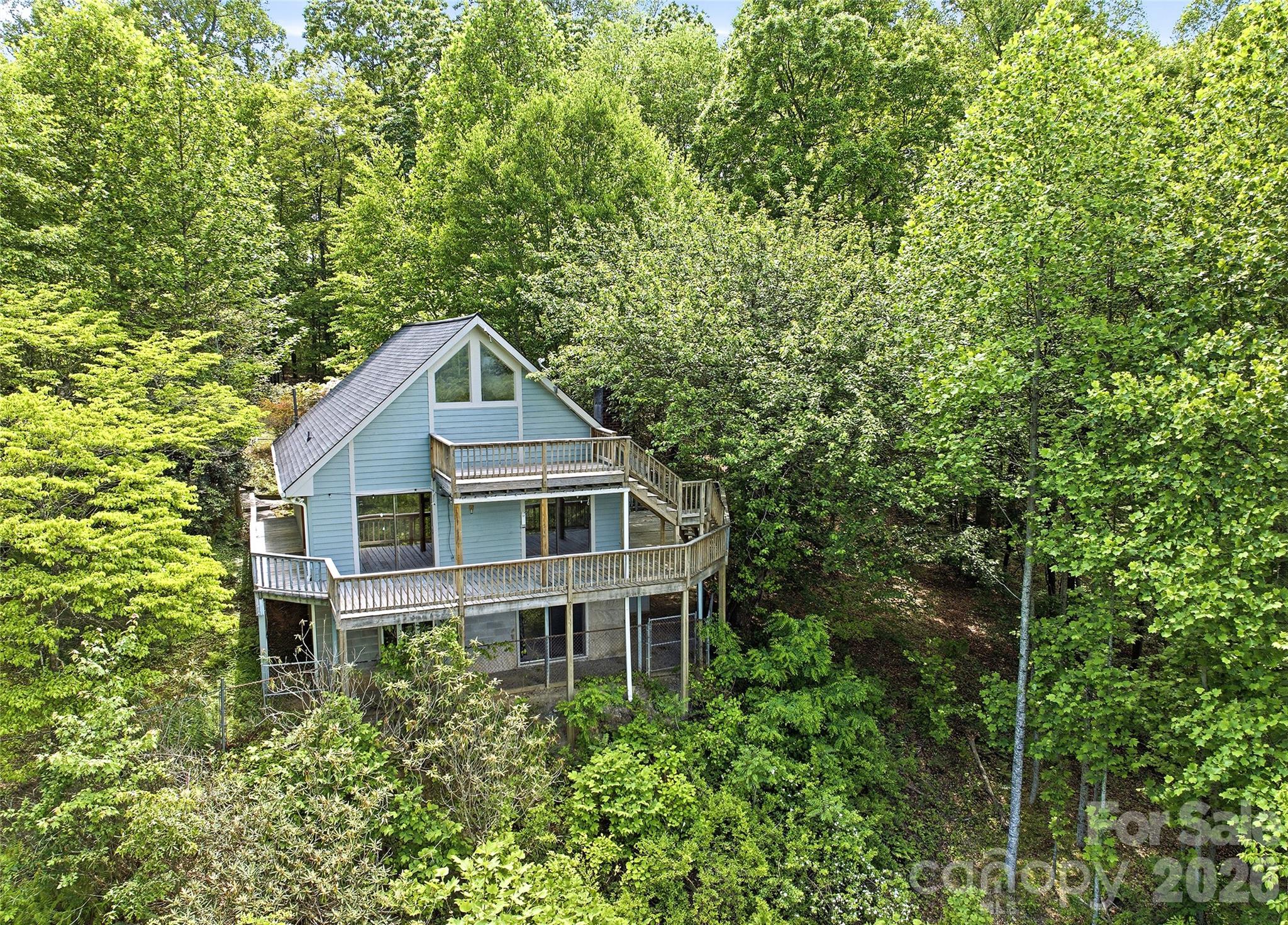 1350 Davis Mountain Road — Hendersonville