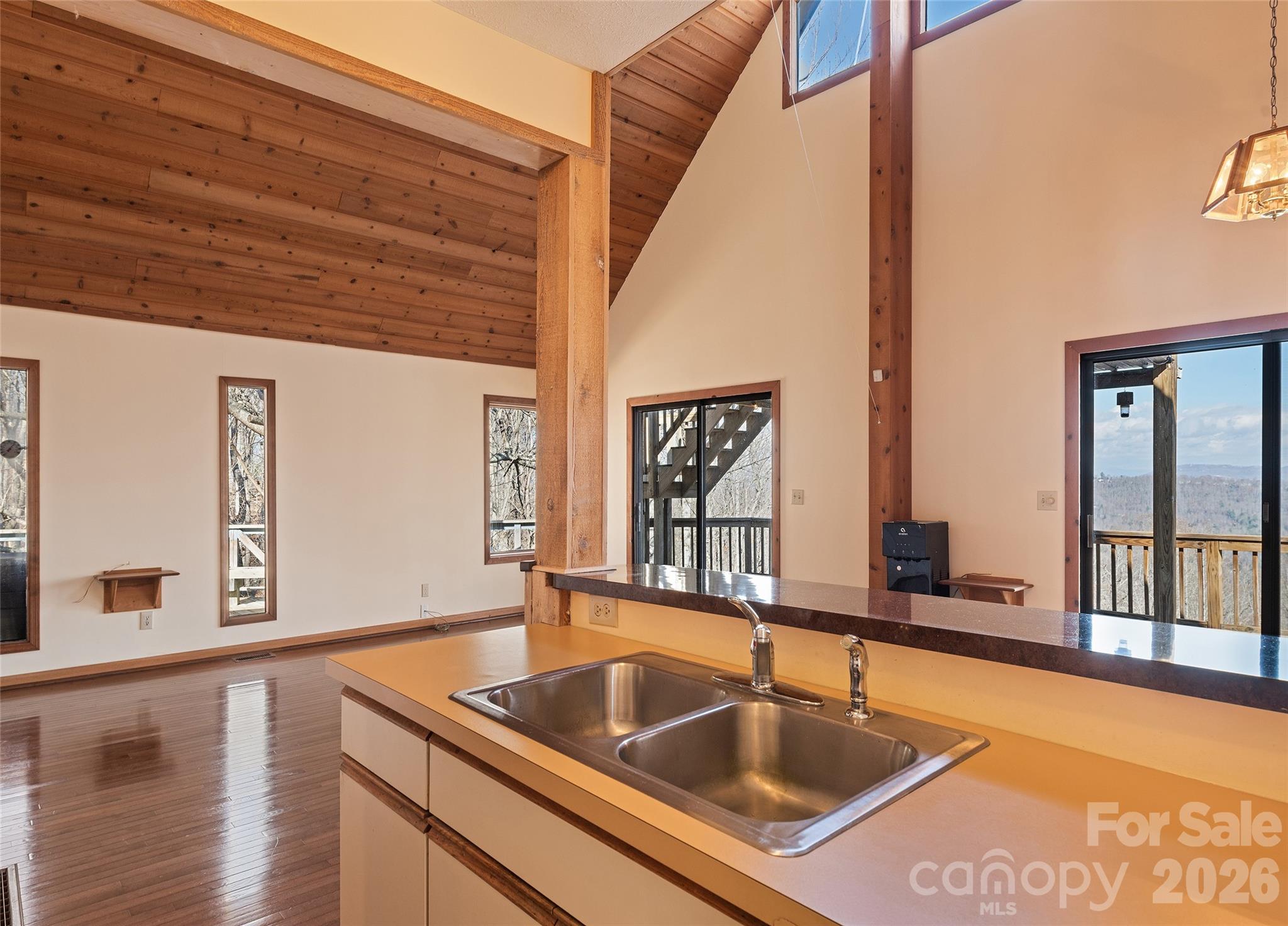 1350 Davis Mountain Road — Hendersonville