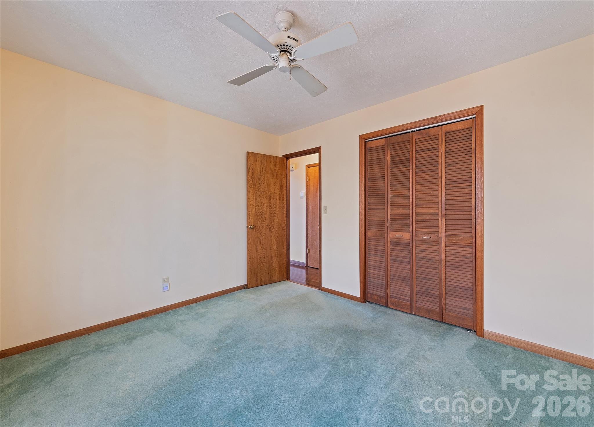 1350 Davis Mountain Road — Hendersonville