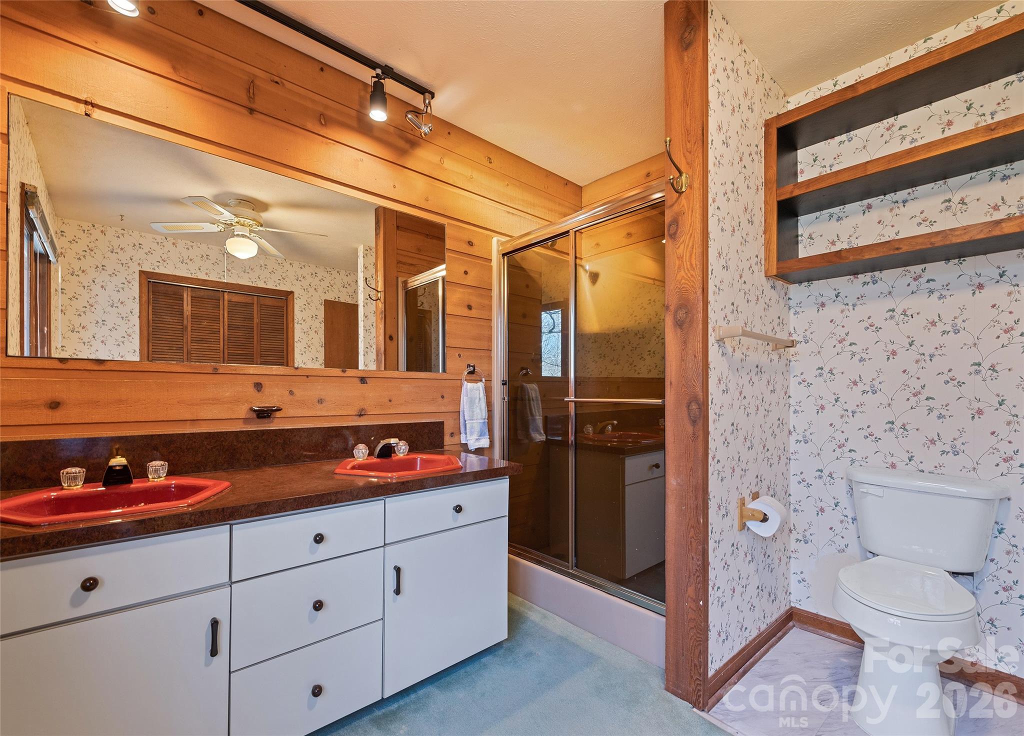 1350 Davis Mountain Road — Hendersonville