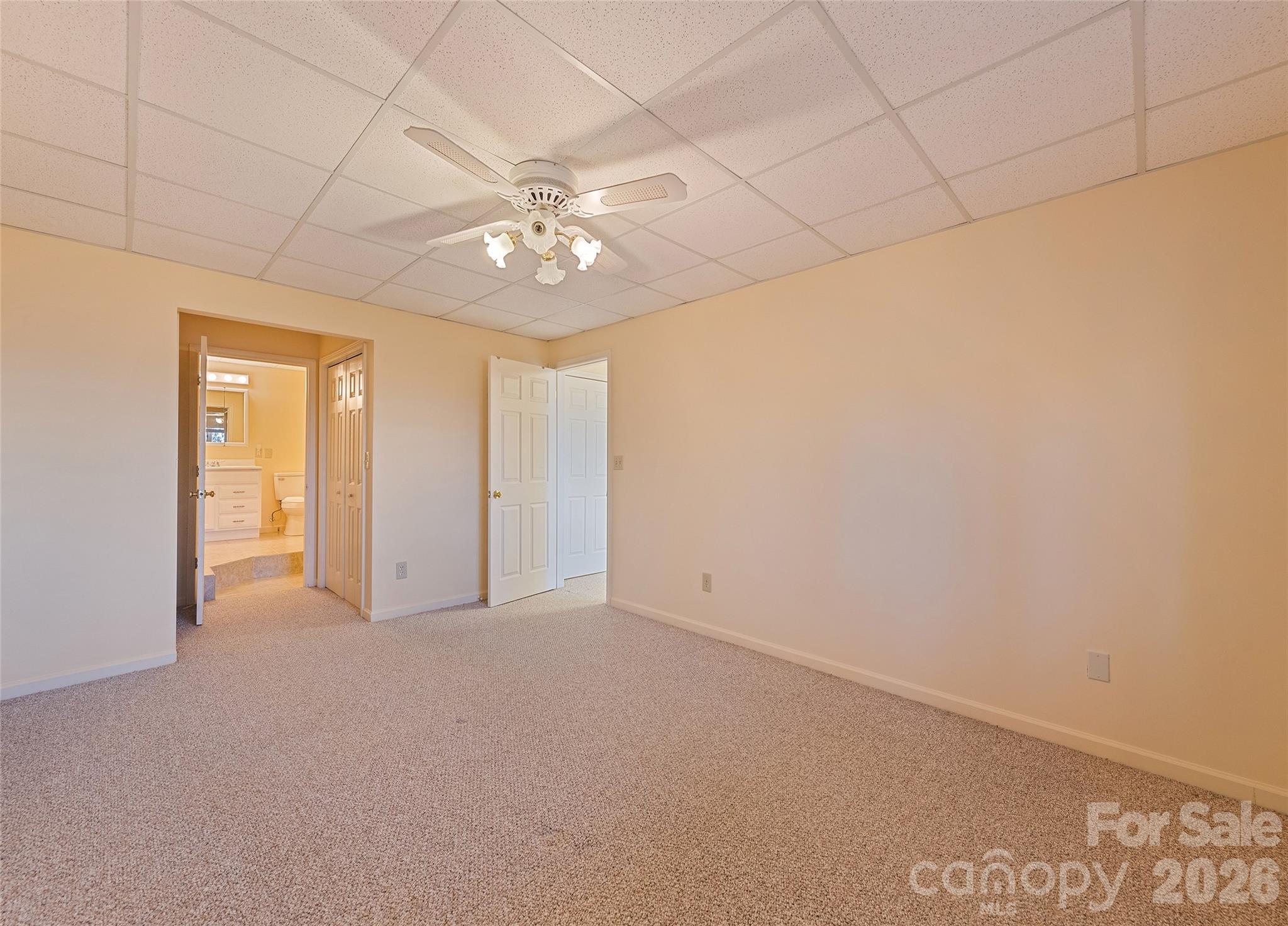 1350 Davis Mountain Road — Hendersonville