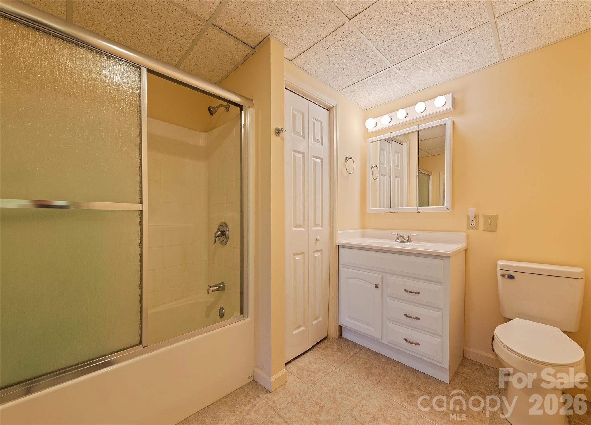 1350 Davis Mountain Road — Hendersonville