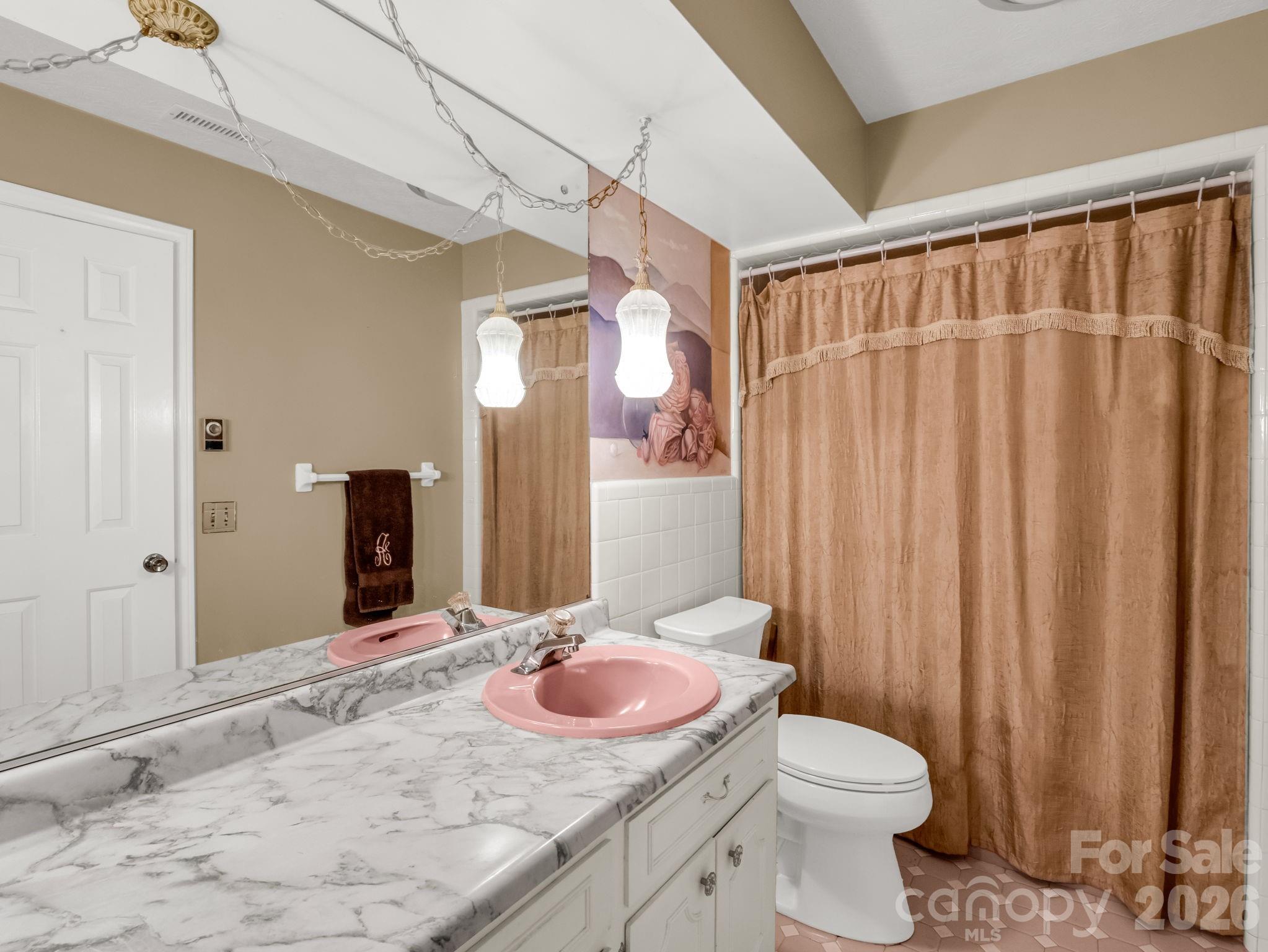 1867 Fruitland Road — Hendersonville