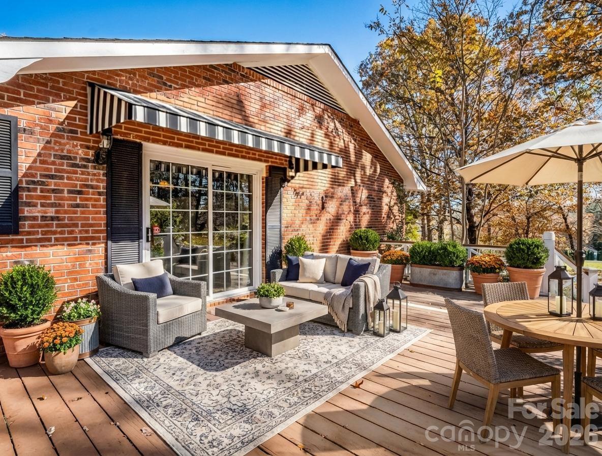 1867 Fruitland Road — Hendersonville