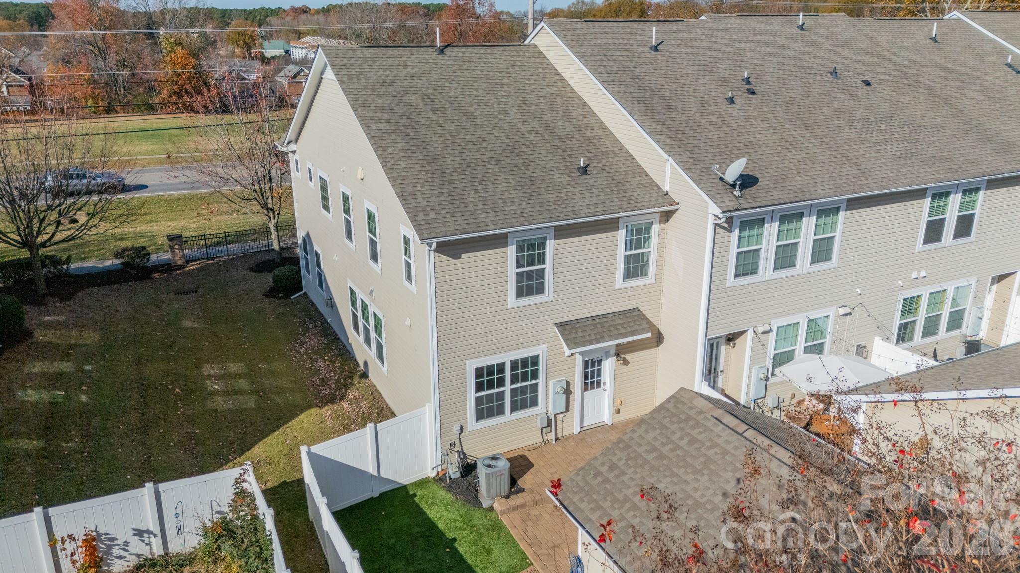 18426 W Catawba Avenue — Cornelius