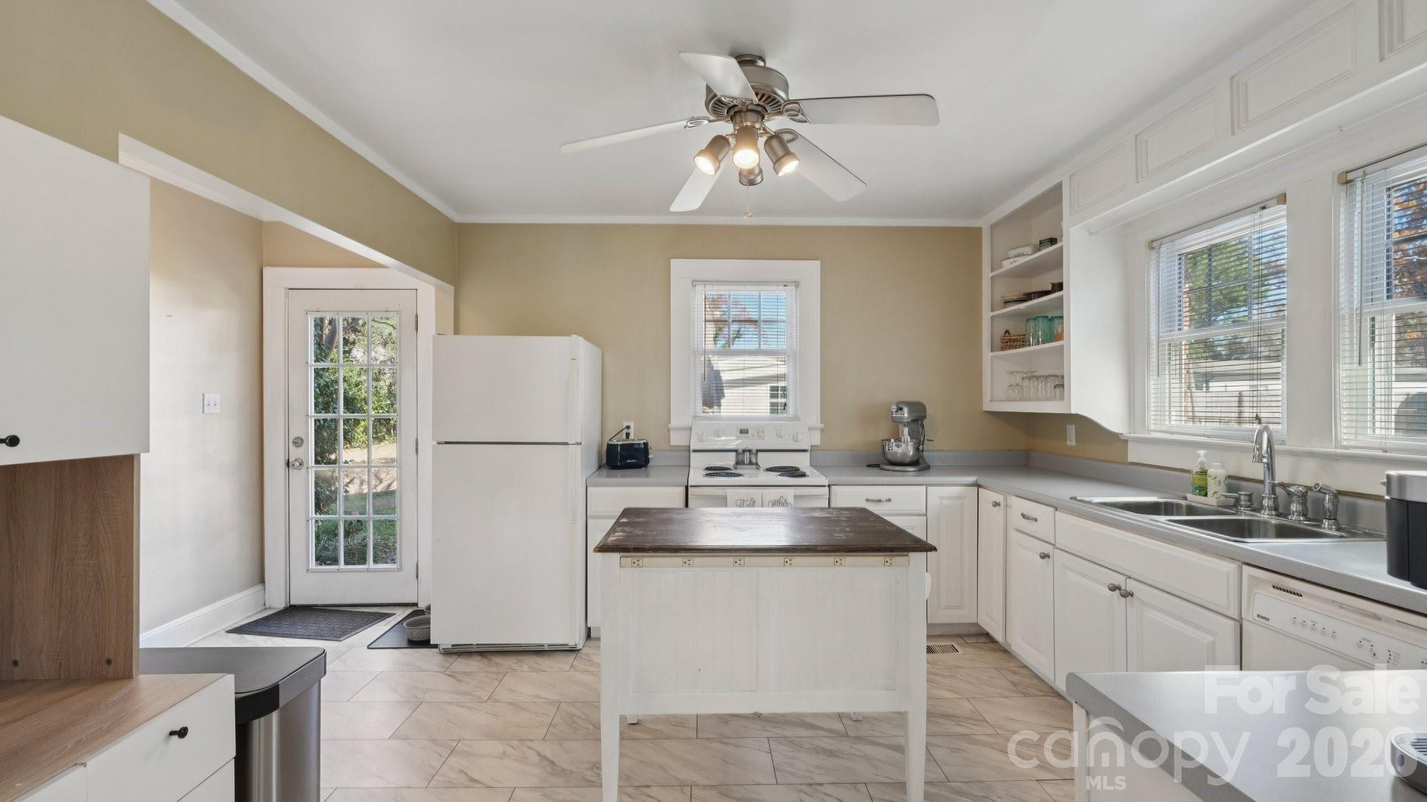 552 Hyde Park Drive NE — Concord