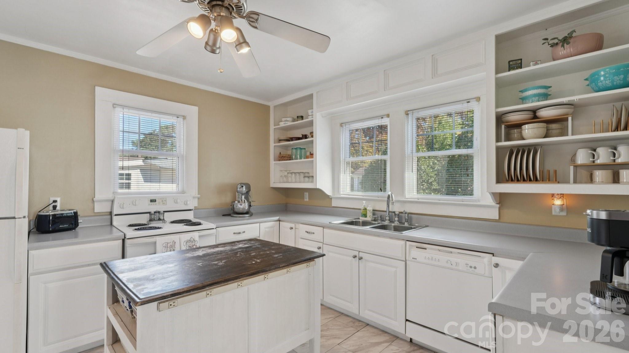 552 Hyde Park Drive NE — Concord