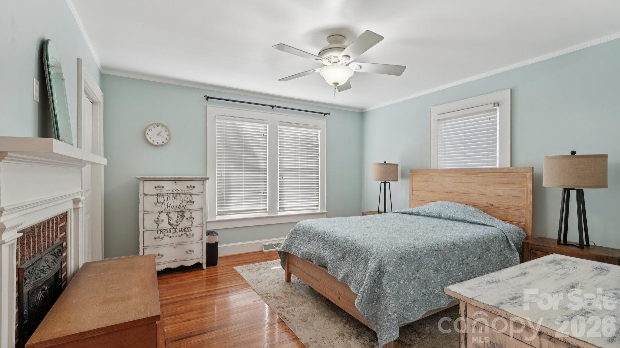 552 Hyde Park Drive NE — Concord