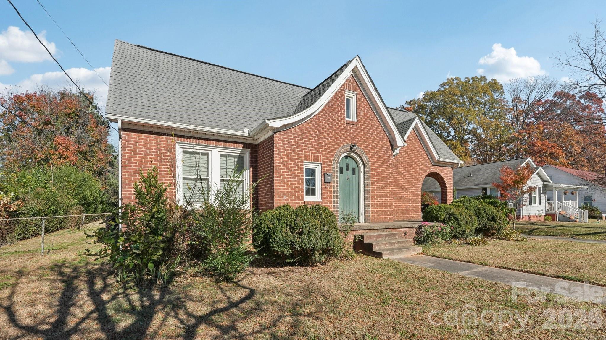 552 Hyde Park Drive NE — Concord