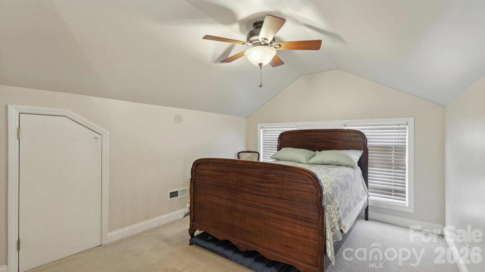 552 Hyde Park Drive NE — Concord