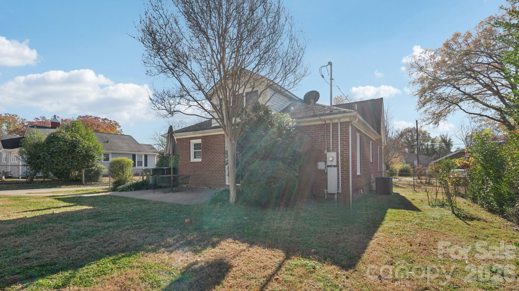 552 Hyde Park Drive NE — Concord