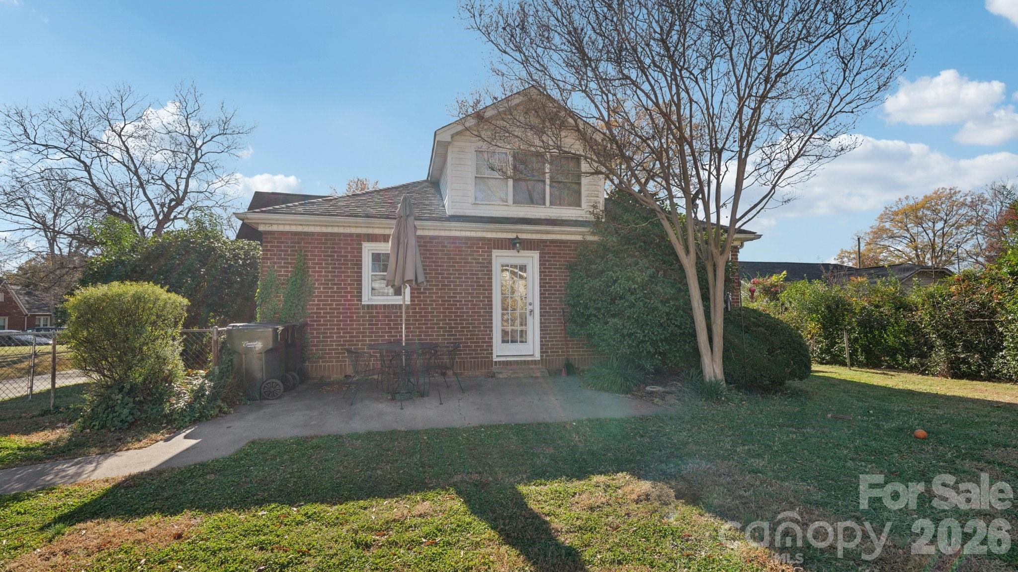 552 Hyde Park Drive NE — Concord