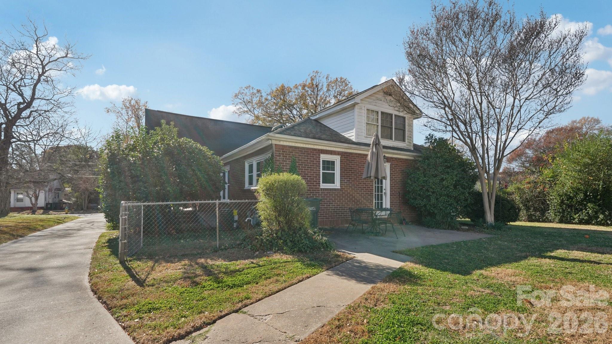 552 Hyde Park Drive NE — Concord