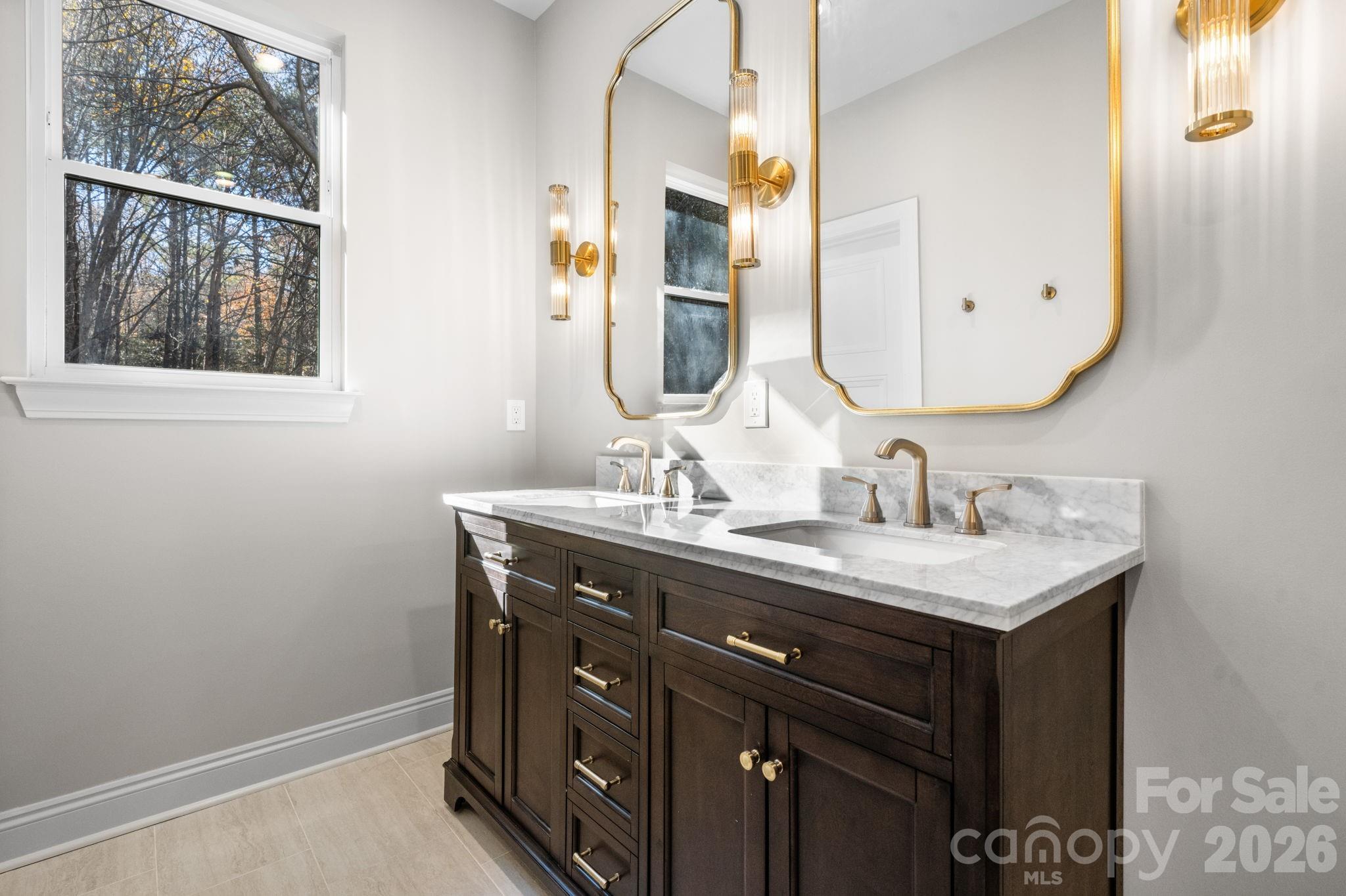 5163 Hurricane Hill Road — Granite Falls