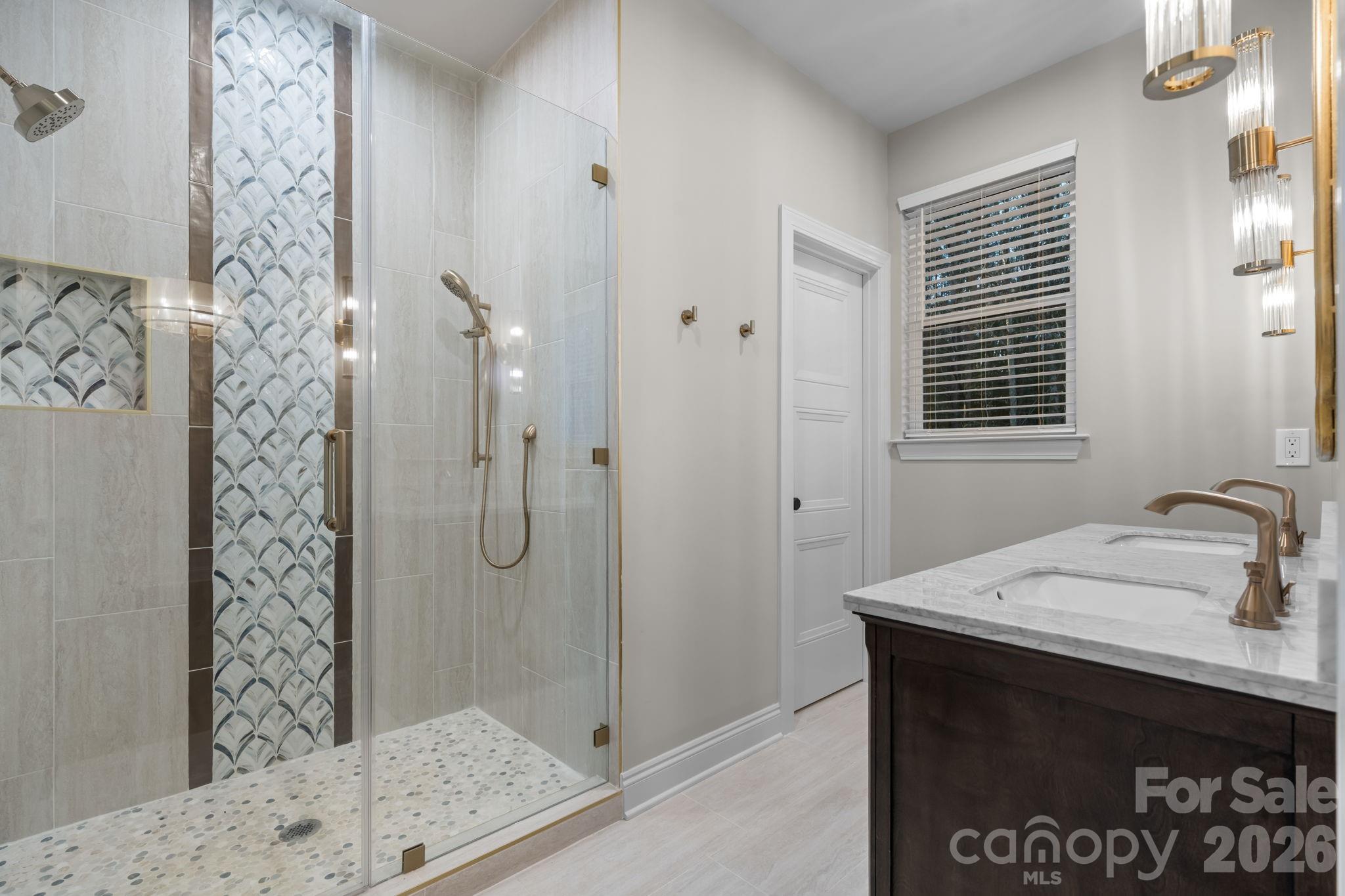 5163 Hurricane Hill Road — Granite Falls