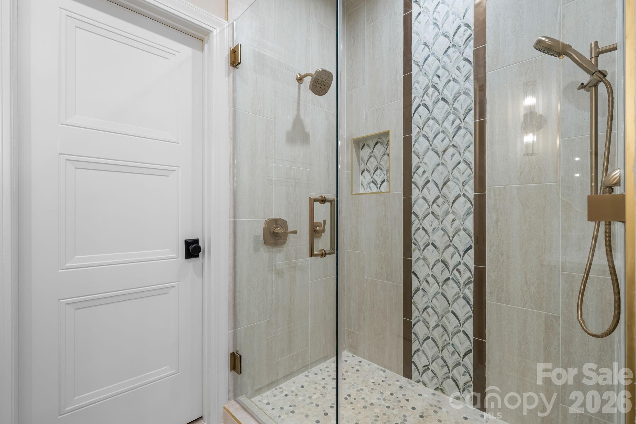 5163 Hurricane Hill Road — Granite Falls