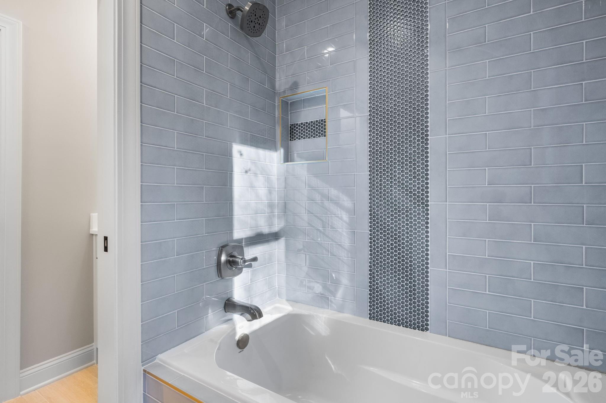 5163 Hurricane Hill Road — Granite Falls