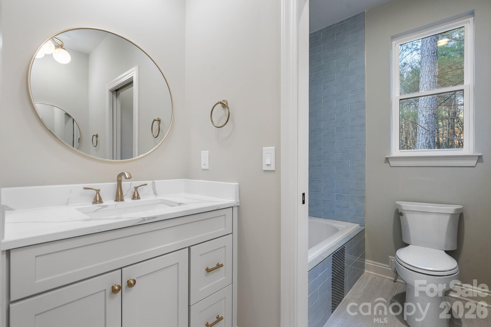 5163 Hurricane Hill Road — Granite Falls
