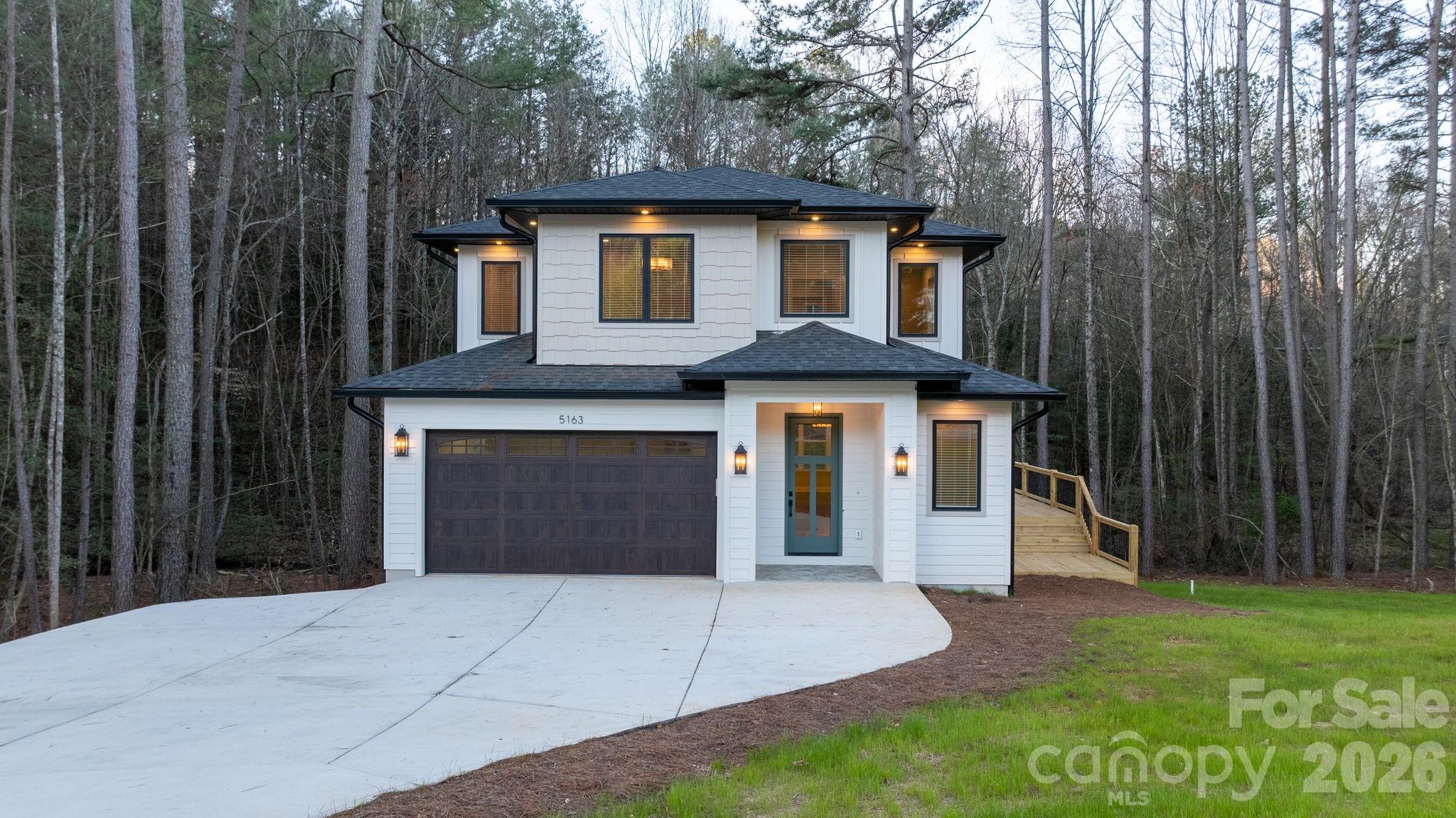 5163 Hurricane Hill Road — Granite Falls