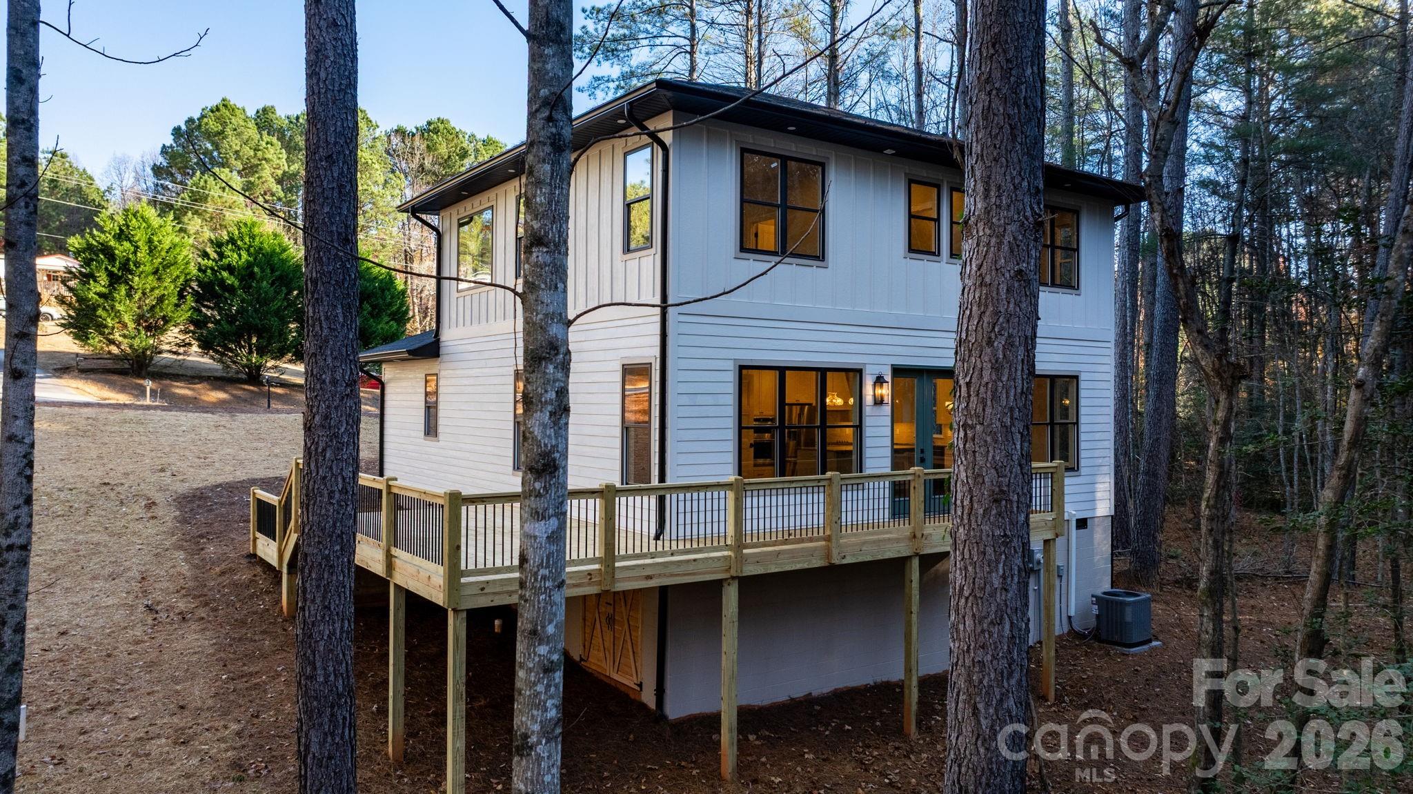 5163 Hurricane Hill Road — Granite Falls
