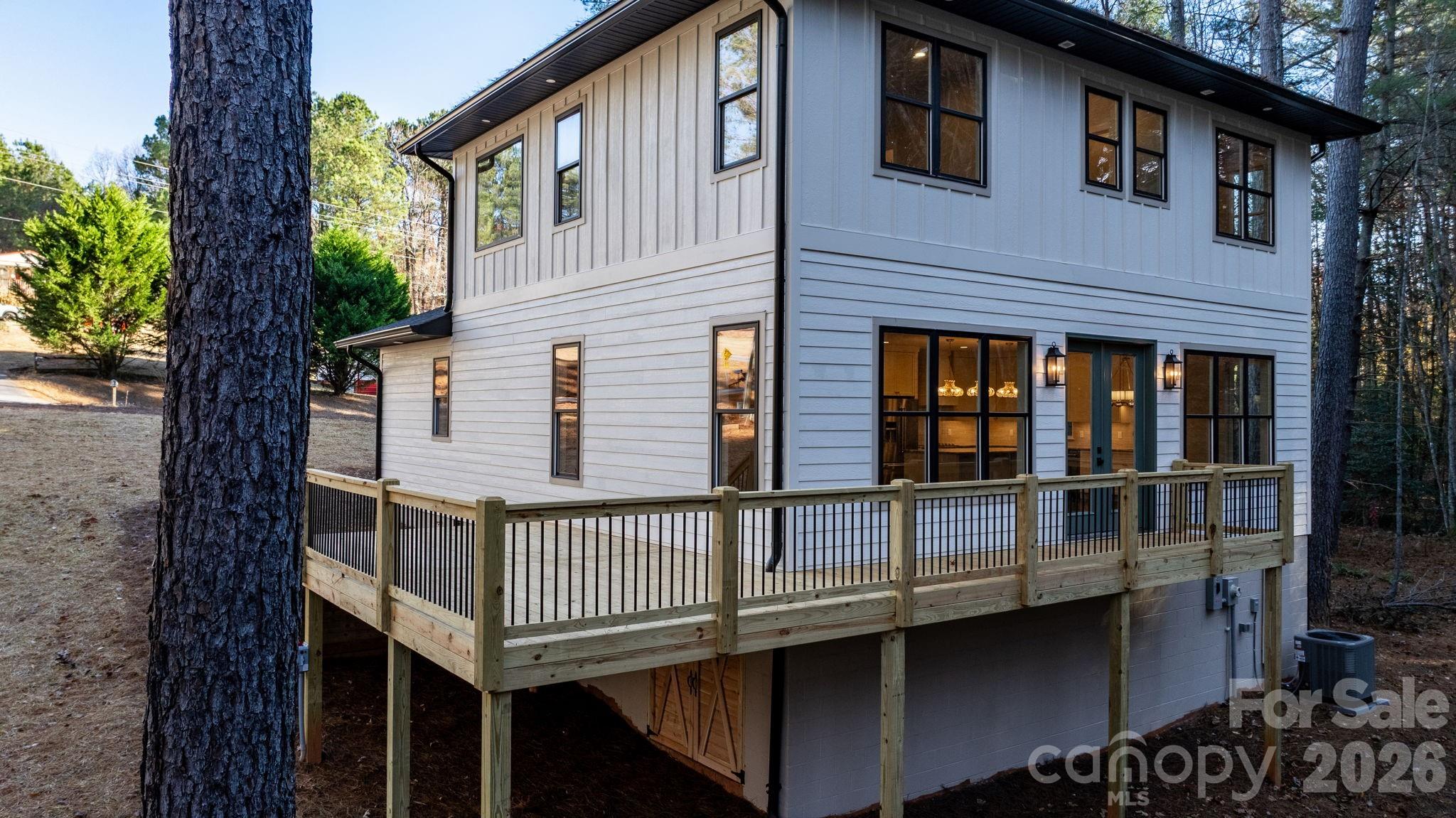 5163 Hurricane Hill Road — Granite Falls