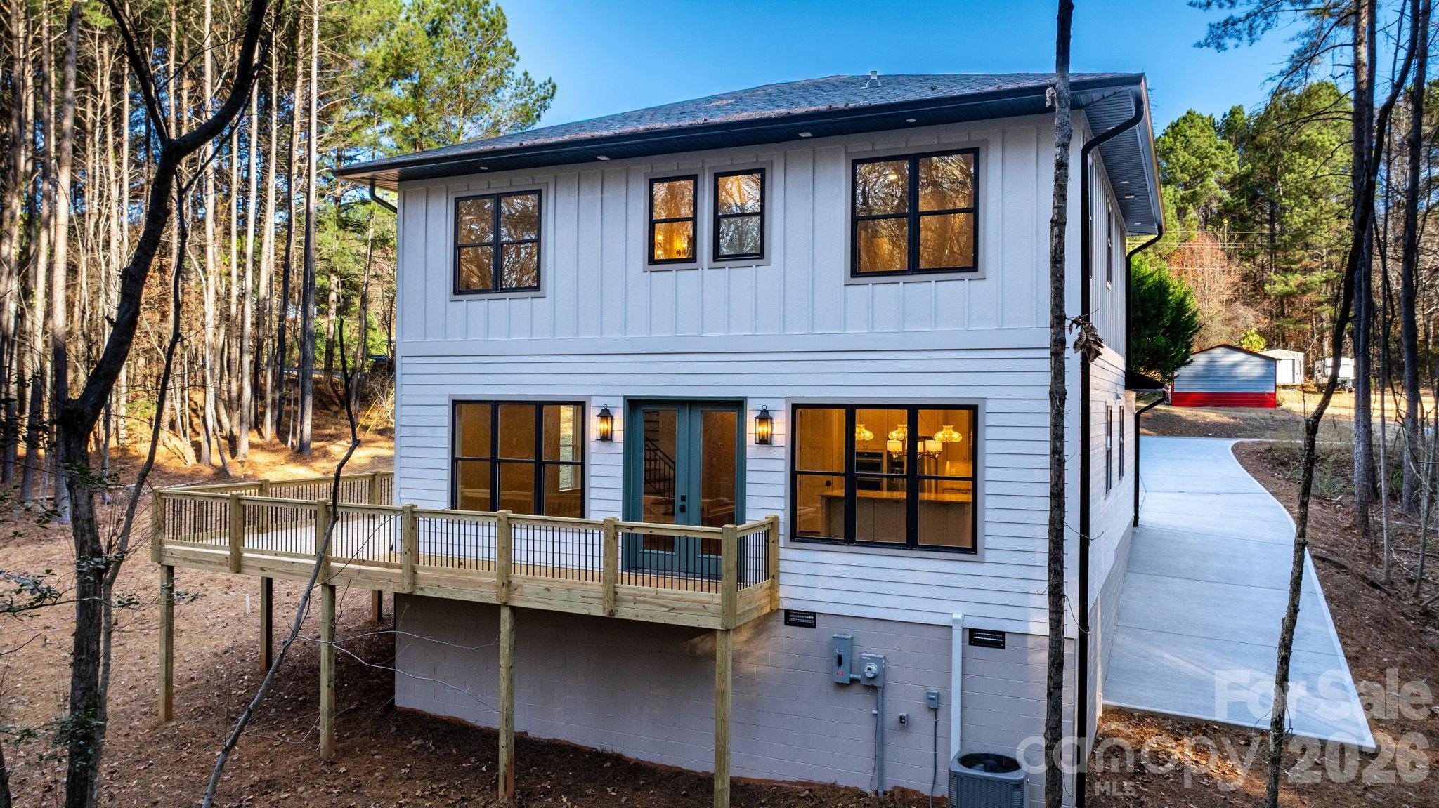 5163 Hurricane Hill Road — Granite Falls
