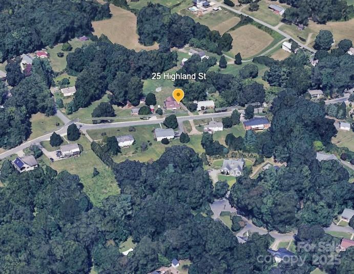 25 Highland Street — Weaverville