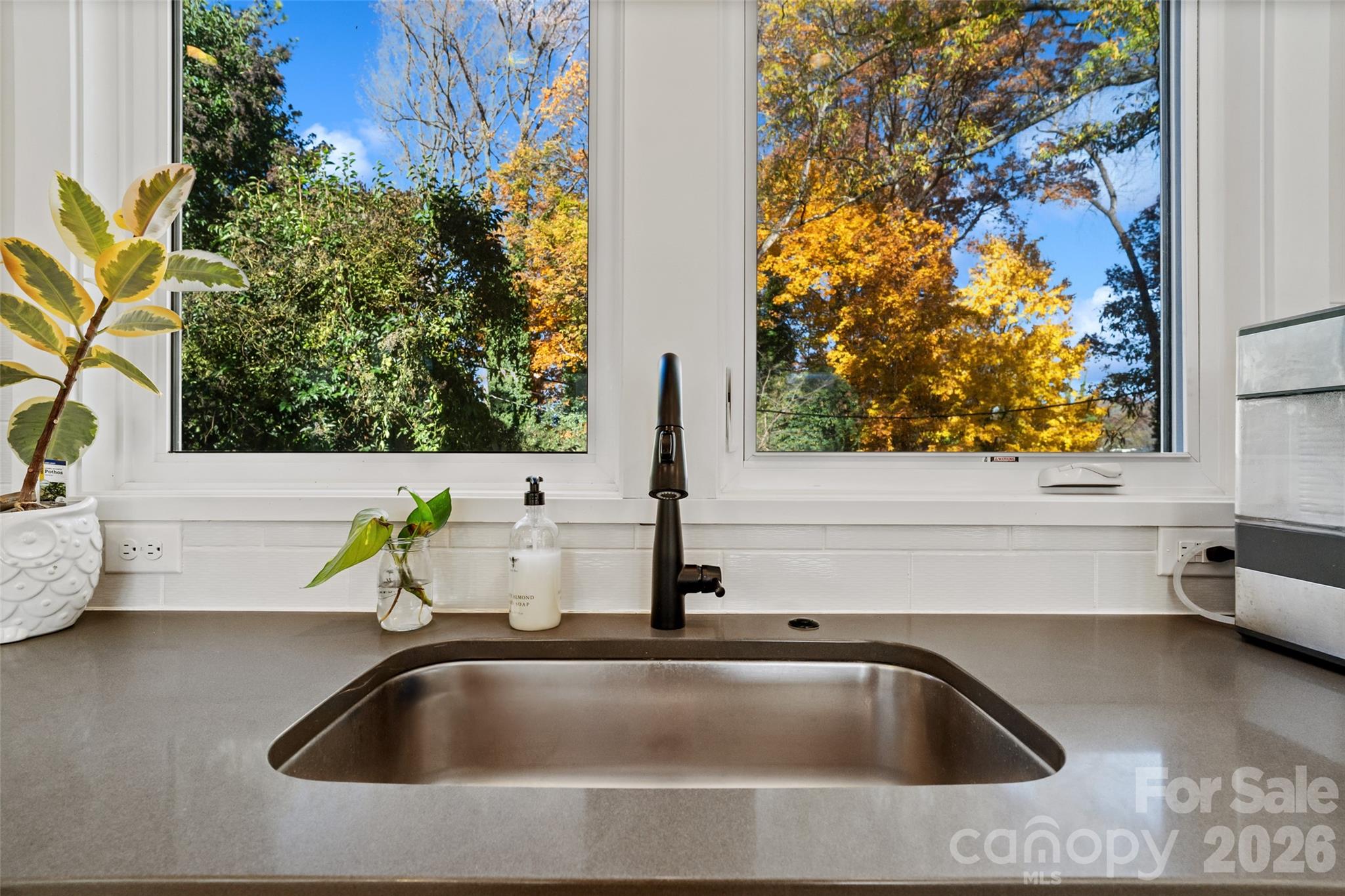 1549 Pinecrest Avenue — Charlotte