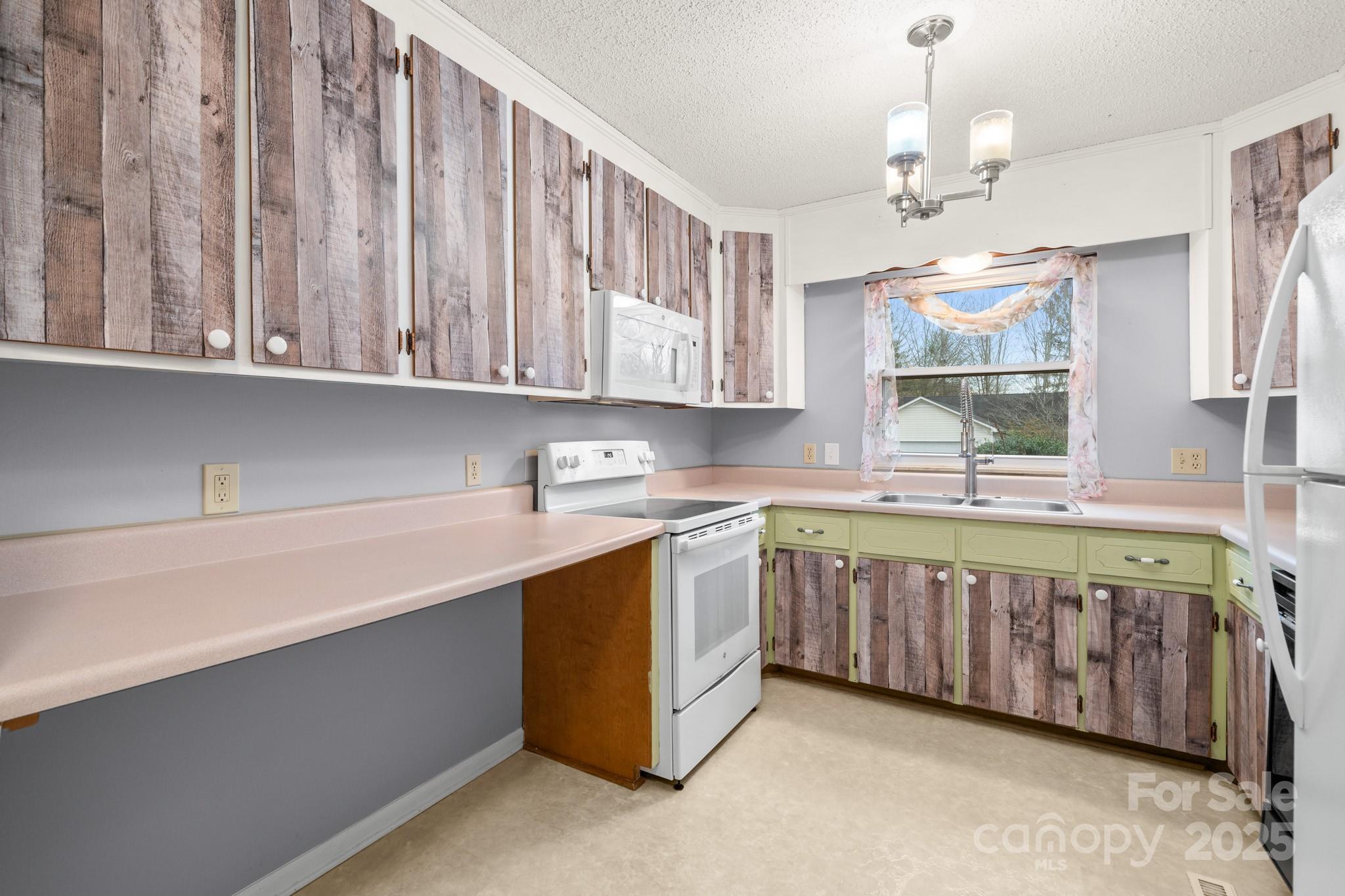 27 Capri Lane #15-D — Hendersonville