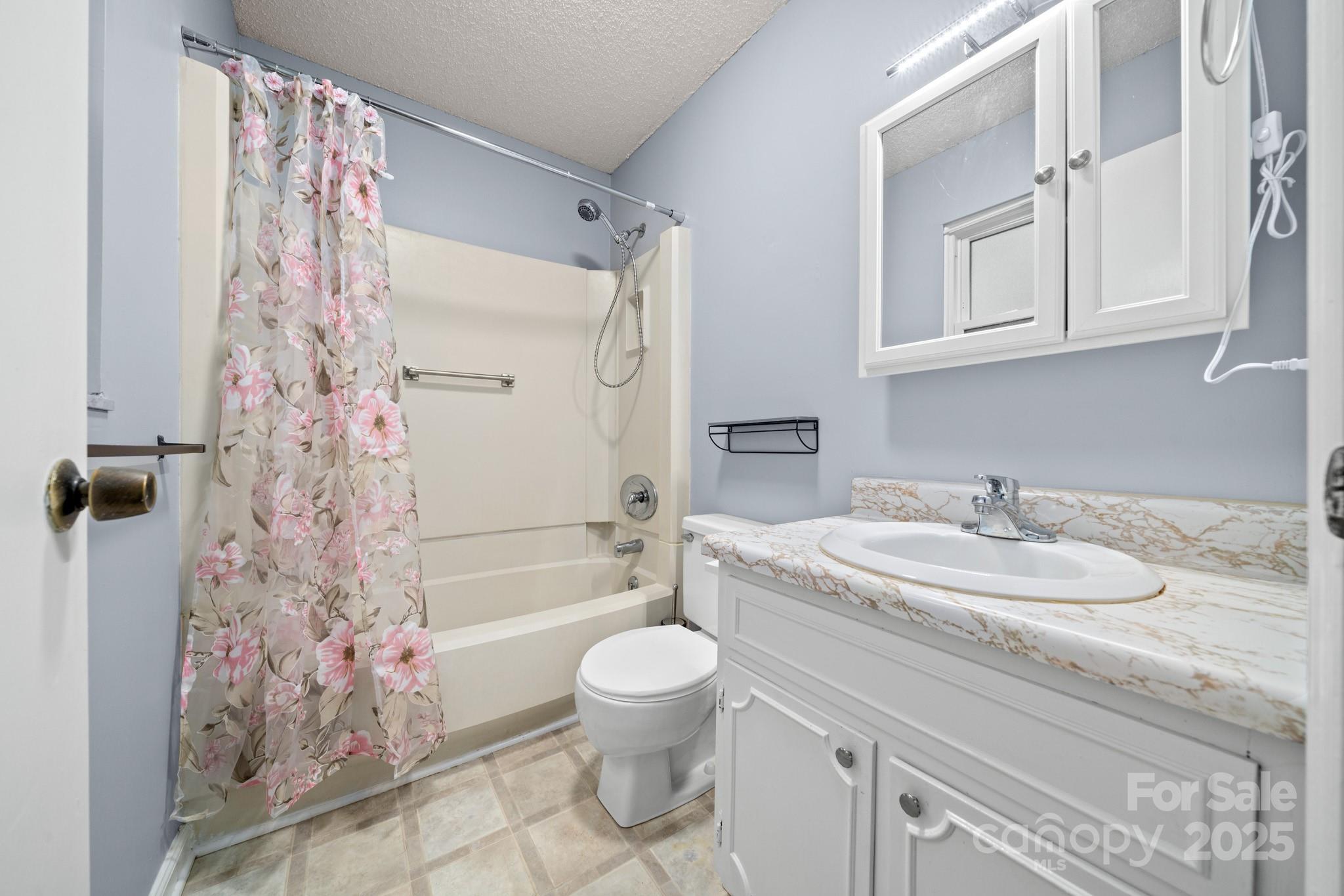 27 Capri Lane #15-D — Hendersonville