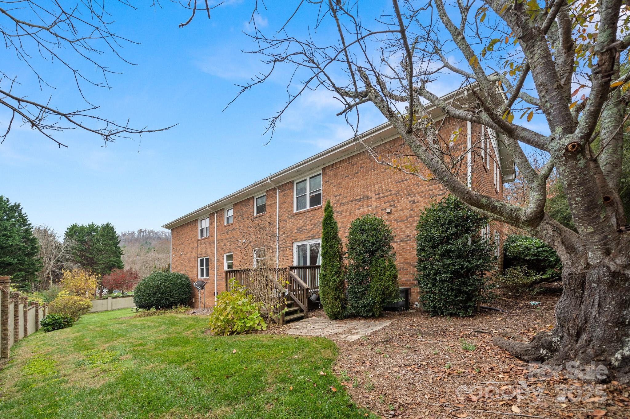 27 Capri Lane #15-D — Hendersonville