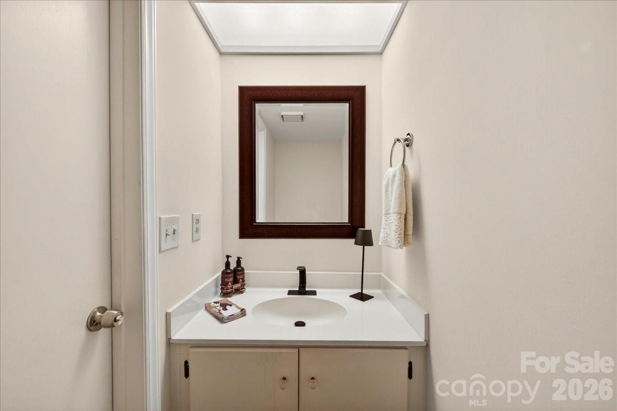 830 Sardis Cove Drive — Charlotte