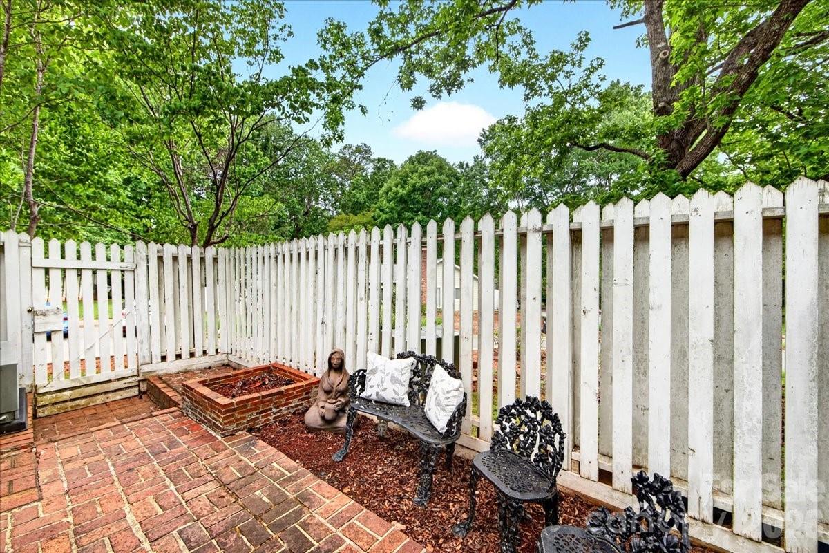 830 Sardis Cove Drive — Charlotte