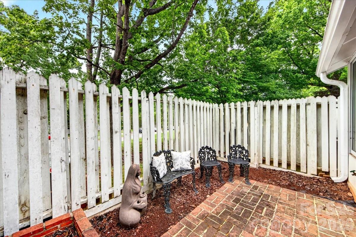 830 Sardis Cove Drive — Charlotte