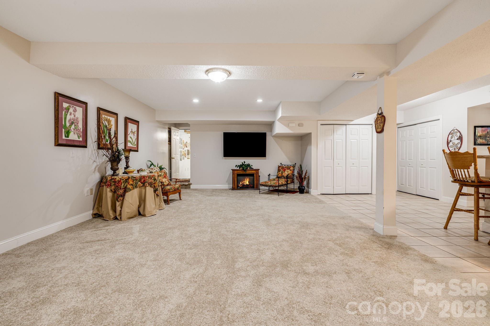 350 Old Sunset Hill Road — Hendersonville