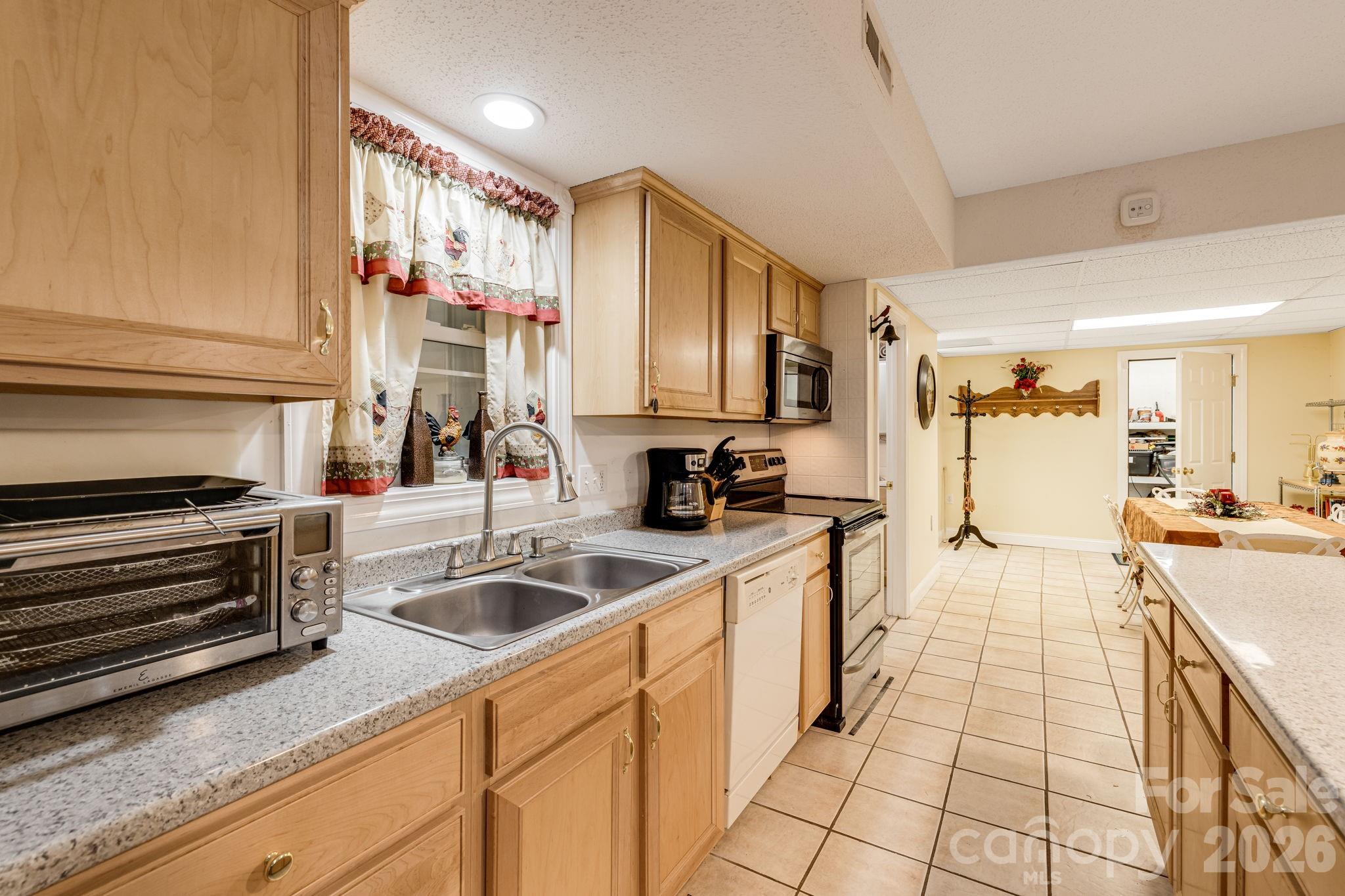 350 Old Sunset Hill Road — Hendersonville