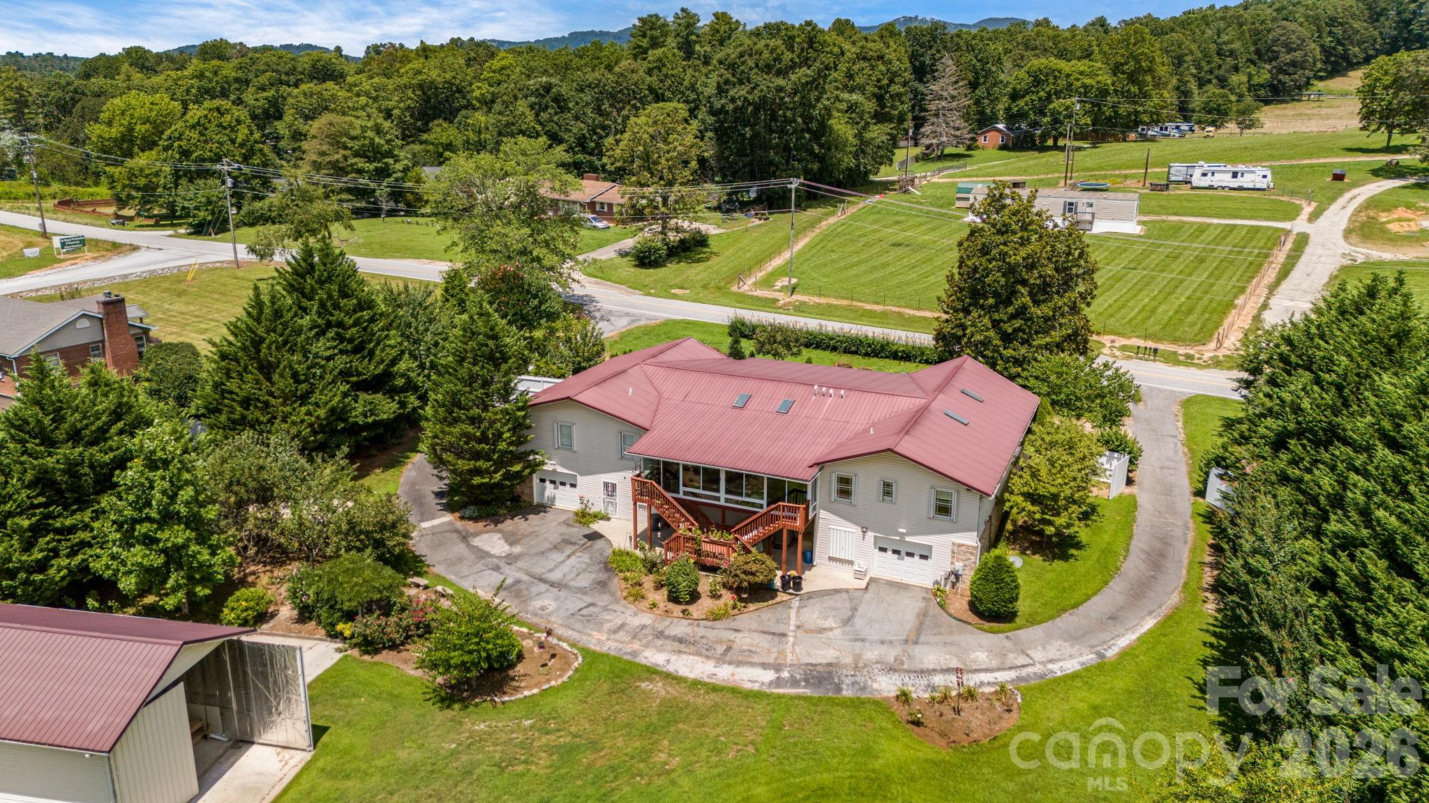 350 Old Sunset Hill Road — Hendersonville